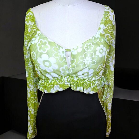 Madden NYC white floral long sleeve crop top - Picture 6 of 7